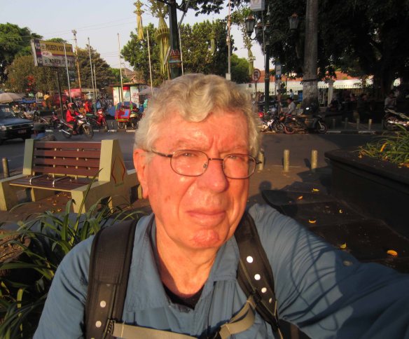 Looking into the setting sun at the bottom end of Malioboro. I'm about halfway through the walk.