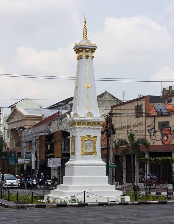 Jogjakarta's Tugu landmark (Wikipedia image)